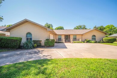 1804 Lincolnshire Dr, Bedford, TX 76021 - photo 2
