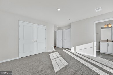 5015 Silver Oak Dr, Baltimore, MD 21237 - photo 4