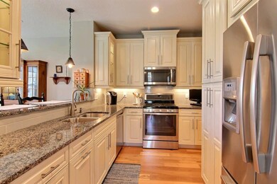 Gorgeous high-end Upgraded Chef Kitchen Package! H