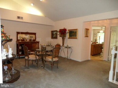 5823 Linden Square Ct unit 52, Rockville, MD 20852 - photo 5