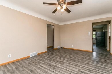 1114 11th St NW, Cedar Rapids, IA 52405 - photo 7