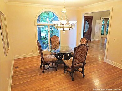 Dining Room. Bring the outdoors in in the Breakfast Nook!