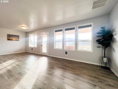 111 Valley View Dr, John Day, OR 97845 - photo 6