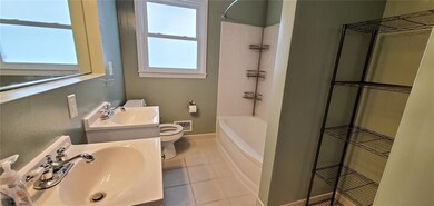 356 22nd St NW, Cedar Rapids, IA 52405 - photo 3