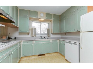 Quality built cabinets in kitchen - these are actu