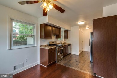 8401 Longfellow St, New Carrollton, MD 20784 - photo 5