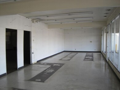 9310 N Central 003