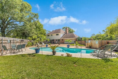 4 Haverford Ln, Friendswood, TX 77546 - photo 2