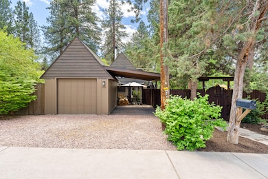 975 NE Norton Ave, Bend, OR 97701 - photo 3