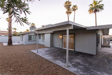 3334 Seminole Cir, Las Vegas, NV 89169 - photo 4