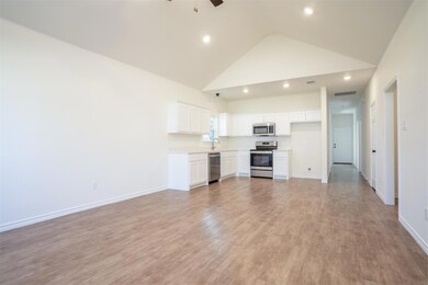 1138 Alvarado St unit B, Cleburne, TX 76031 - photo 7