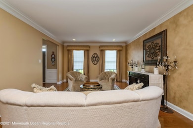 03_20RidgeviewWay_1_LivingRoom_HiRes