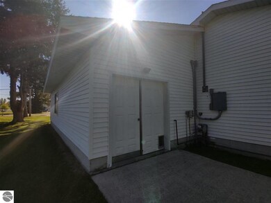 312 W Michigan Ave, Au Gres, MI 48703 - photo 5