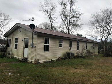 114 Underwood Dr unit 1, Uvalda, GA 30473 - photo 3