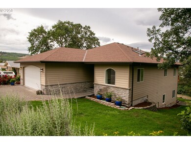 1909 W Scenic Dr, the Dalles, OR 97058 - photo 2