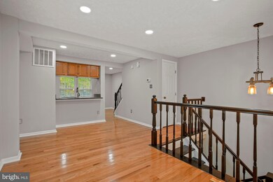 1539 Woodcrest Dr, Reston, VA 20194 - photo 7