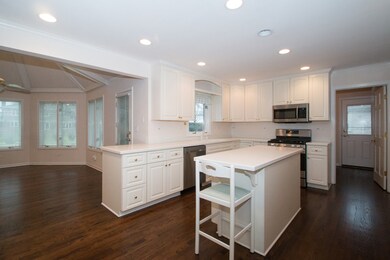 159 E Thompson Dr, Wheaton, IL 60189 - photo 6