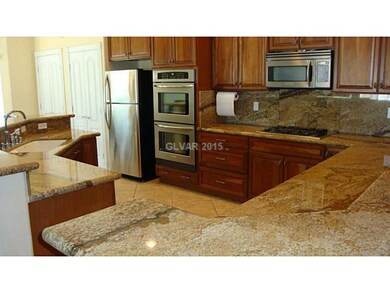 Kitchen. Gourmet kitchen