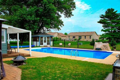 2443 S Oakhill Ave, Janesville, WI 53546 - photo 6