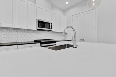 5726 White Magnolia St, Houston, TX 77091 - photo 7