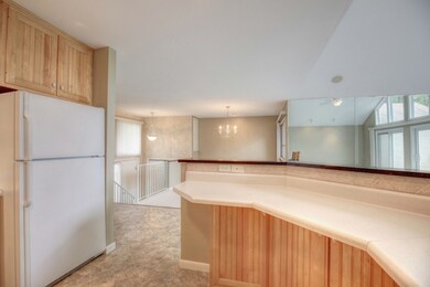 28 Fields E unit 28, Champaign, IL 61822 - photo 3