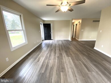 128 Tracy Cir, Laurel, DE 19956 - photo 2