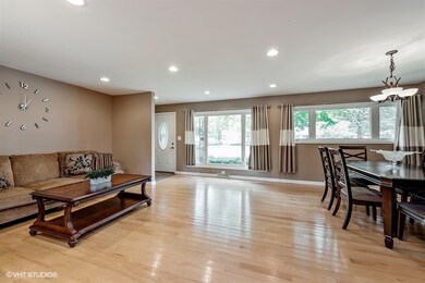 2313 Robincrest Ln, Glenview, IL 60025 - photo 3