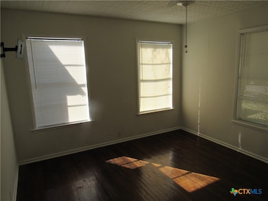 1325 S 17th St, Temple, TX 76504 - photo 5