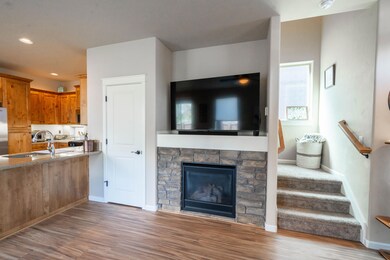 3120 SW 28th St, Redmond, OR 97756 - photo 4