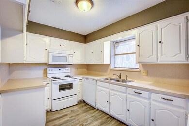 1007 N Clay St, Ennis, TX 75119 - photo 3