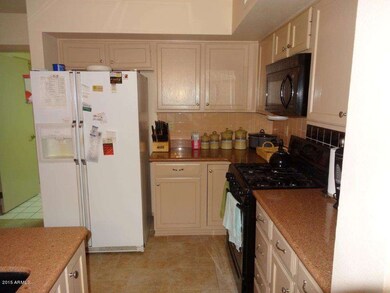 06 Kitchen 14217 W Heritage