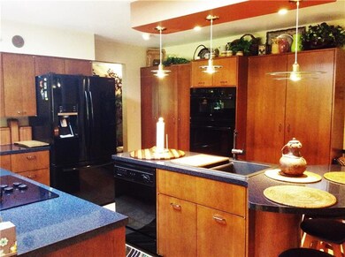 GOURMET KITCHEN OFFER NEW REFRIGERATOR W/ICE MAKER