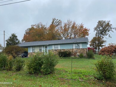 556 Dillon St, Crossville, TN 38555 - photo 2