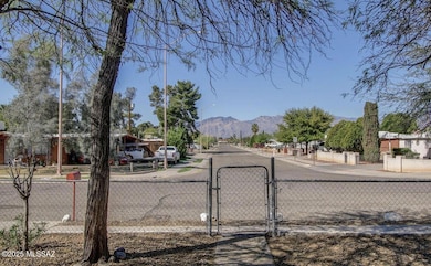 5240 E 28th St, Tucson, AZ 85711 - photo 4