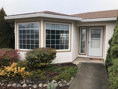 146 Southgate Ct, Central Point, OR 97502 - photo 2