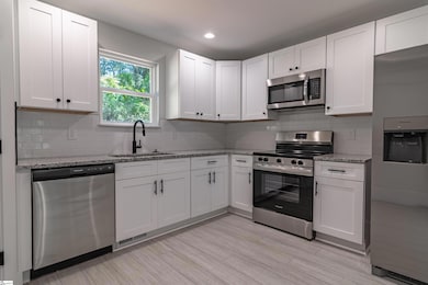 121 A & B Brookmeade Dr, Anderson, SC 29621 - photo 3