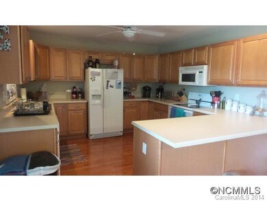 OPEN KITCHEN