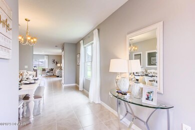 2 foyer_dining room
