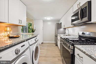 11815 Breton Ct unit 11B, Reston, VA 20191 - photo 2