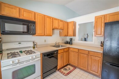 17 Saint John Ln unit A, Hampstead, NH 03841 - photo 3