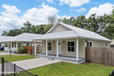 07-WeGoFar_2867N8thSt_007