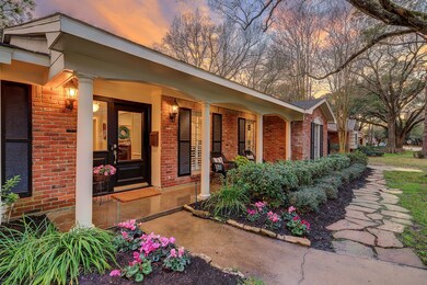 10043 Burgoyne Rd, Houston, TX 77042 - photo 3