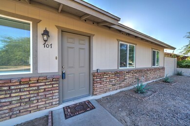 707 E Peppertree-5