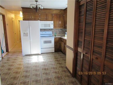 Eat in kitchen with laundry closet