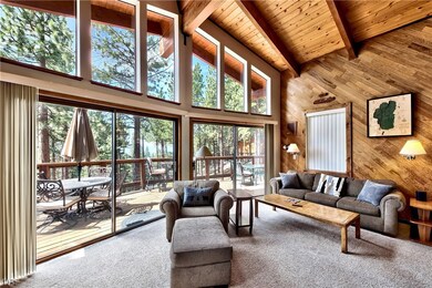Living with deck adjacent