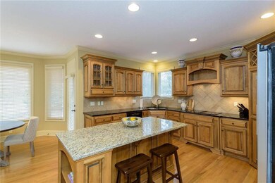 9602 Deer Run St, Lenexa, KS 66220 - photo 4