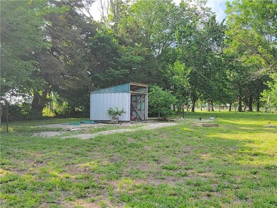 811 & 819 W 9th Ave, Garnett, KS 66032 - photo 2