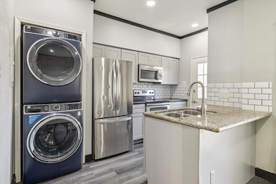 Kitchen - washer and dryer will not stay but note