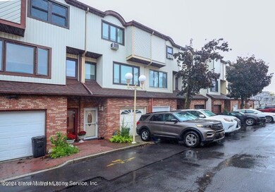 17 Mercury Ln, Staten Island, NY 10314 - photo 2