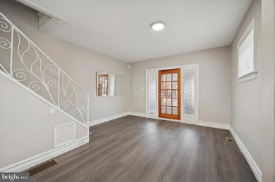 470 Robbins St, Philadelphia, PA 19111 - photo 5